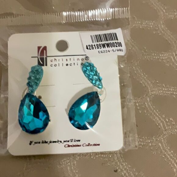 NWT Beautiful drop earrings SALE - Picture 2 of 4